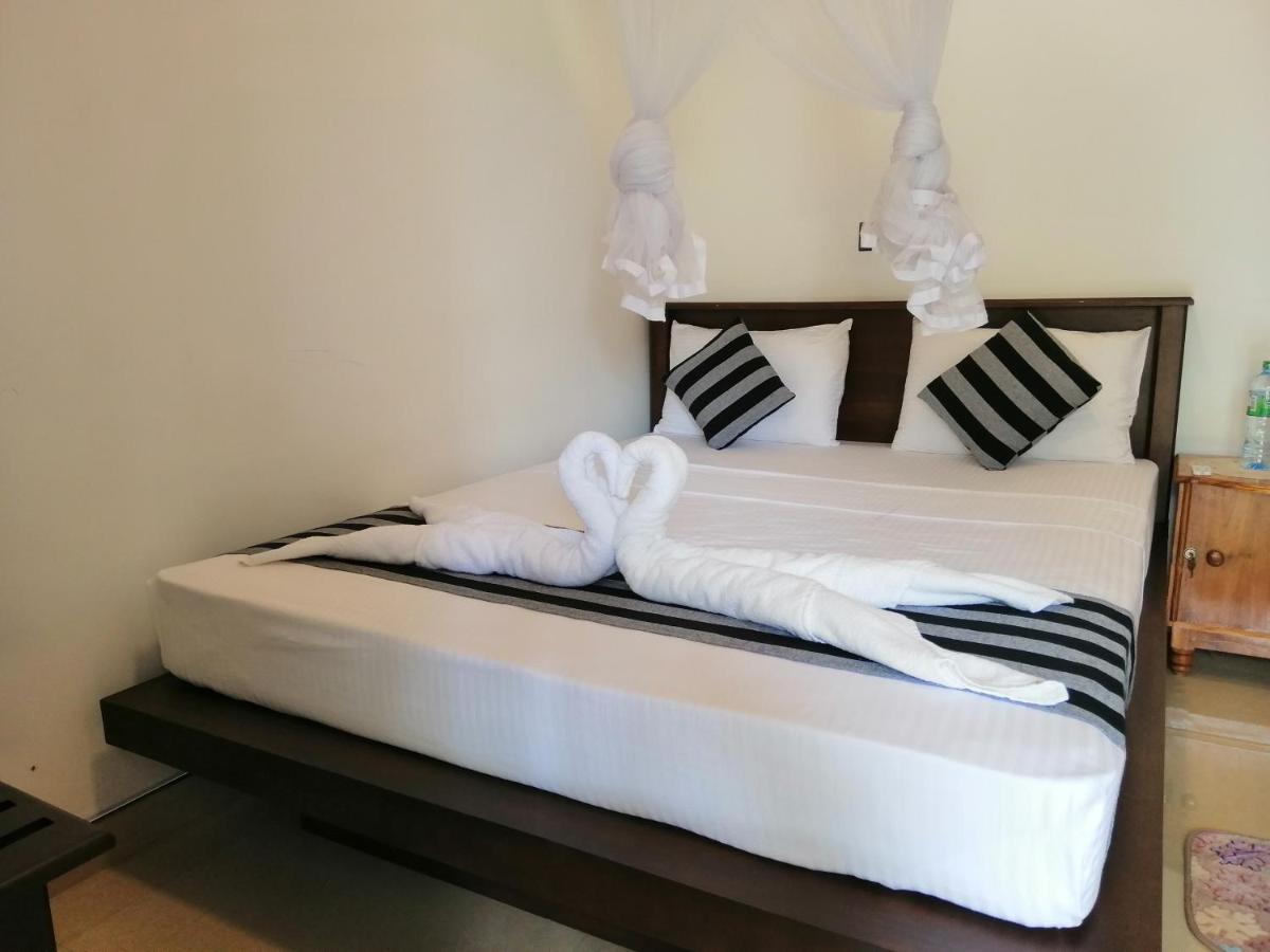 אודוואלאווה Induwara Safari Resort מראה חיצוני תמונה