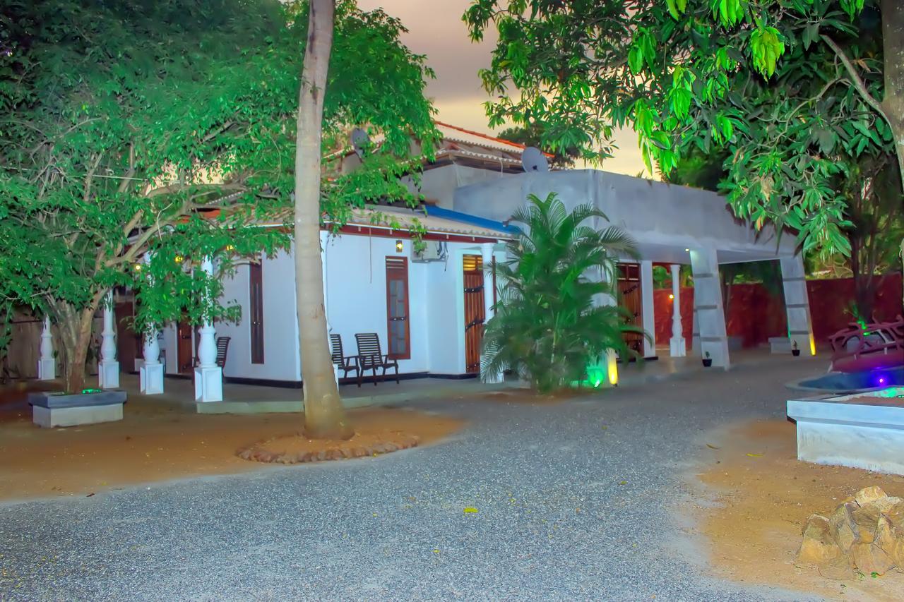 אודוואלאווה Induwara Safari Resort מראה חיצוני תמונה
