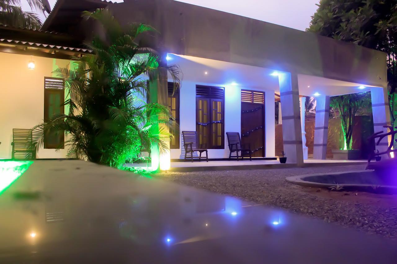 אודוואלאווה Induwara Safari Resort מראה חיצוני תמונה