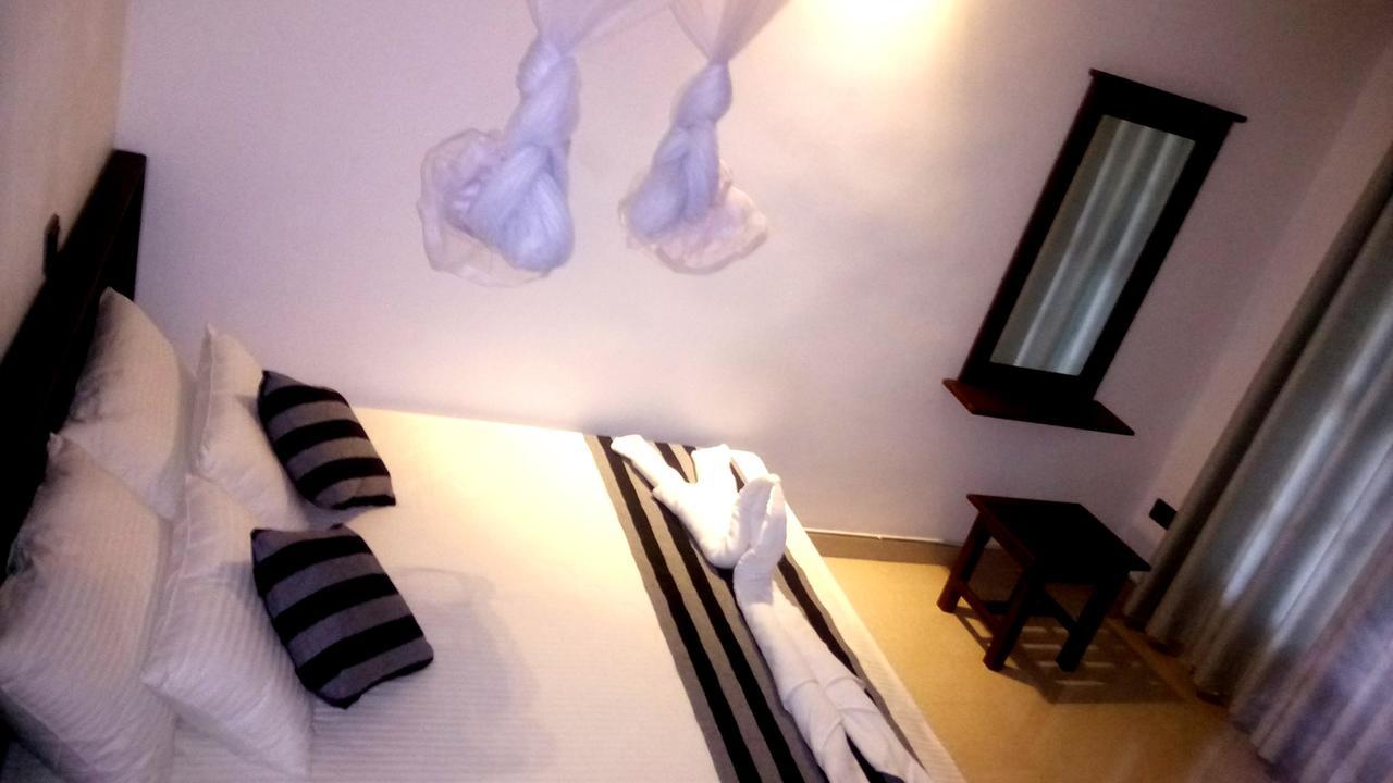אודוואלאווה Induwara Safari Resort מראה חיצוני תמונה