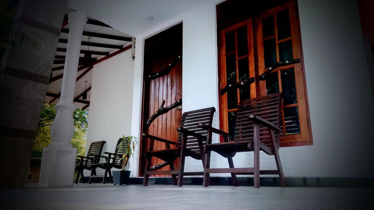 אודוואלאווה Induwara Safari Resort מראה חיצוני תמונה