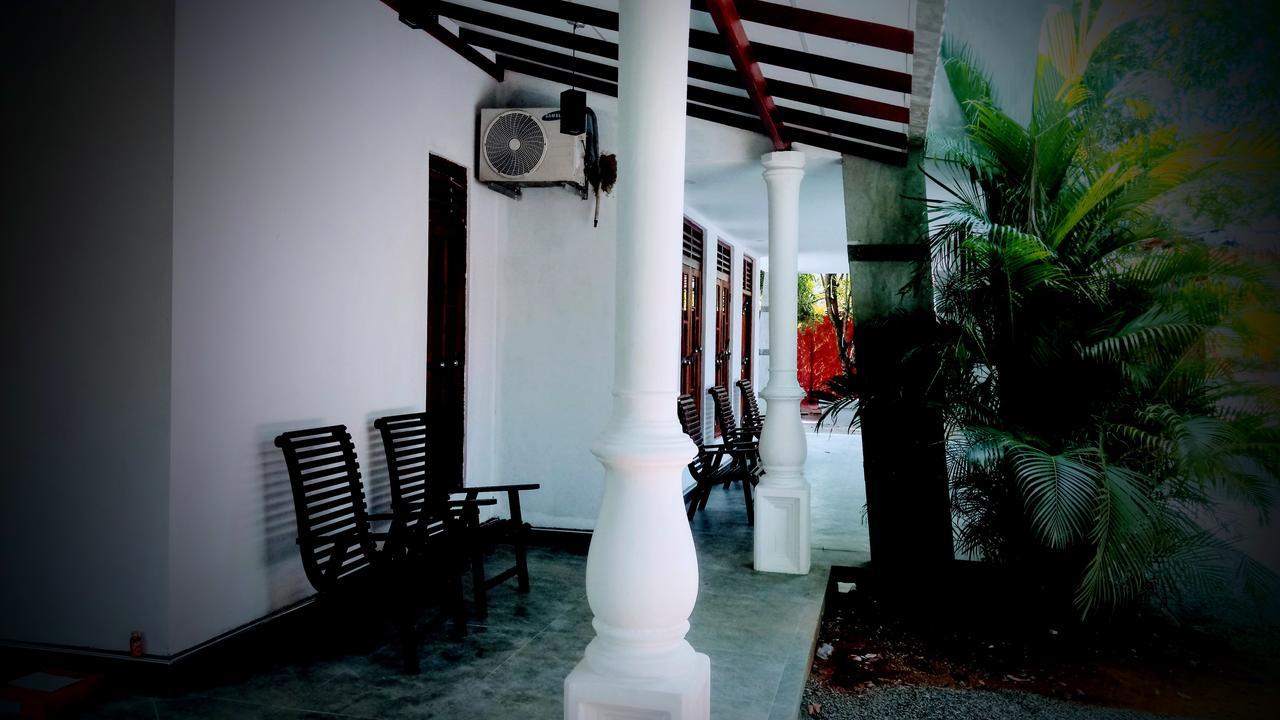 אודוואלאווה Induwara Safari Resort מראה חיצוני תמונה