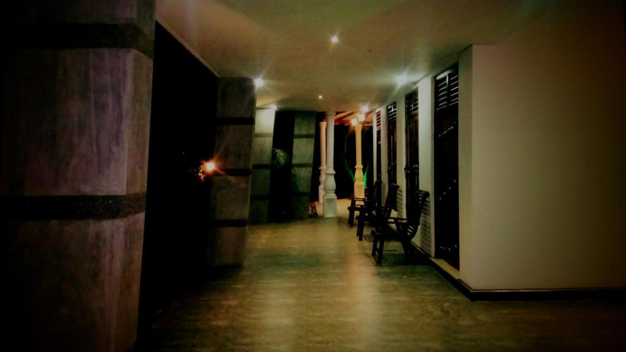 אודוואלאווה Induwara Safari Resort מראה חיצוני תמונה