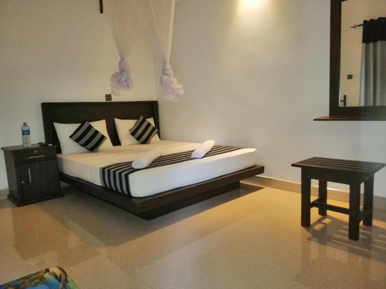 אודוואלאווה Induwara Safari Resort מראה חיצוני תמונה